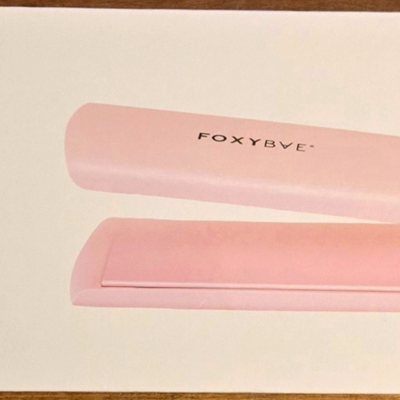 FoxyBae 1.75inch Flat Iron New - Picture 3 of 4